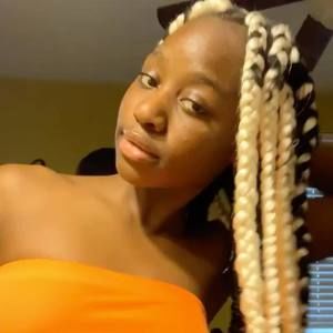 Meet your Posher, Denise